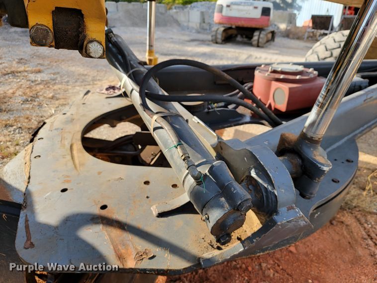 image for item KQ9082 2007 John Deere 670D  motor grader