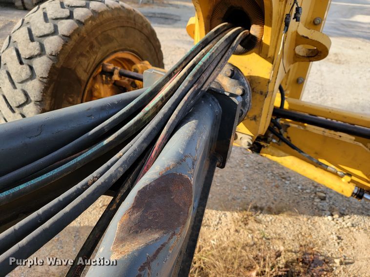image for item KQ9082 2007 John Deere 670D  motor grader