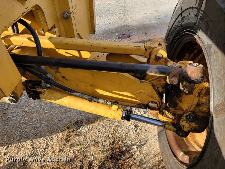 image for item KQ9082 2007 John Deere 670D  motor grader