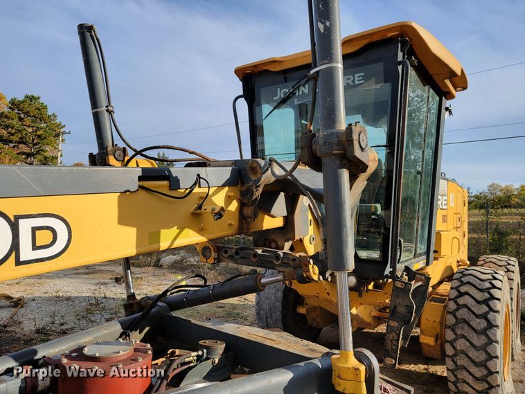 image for item KQ9082 2007 John Deere 670D  motor grader