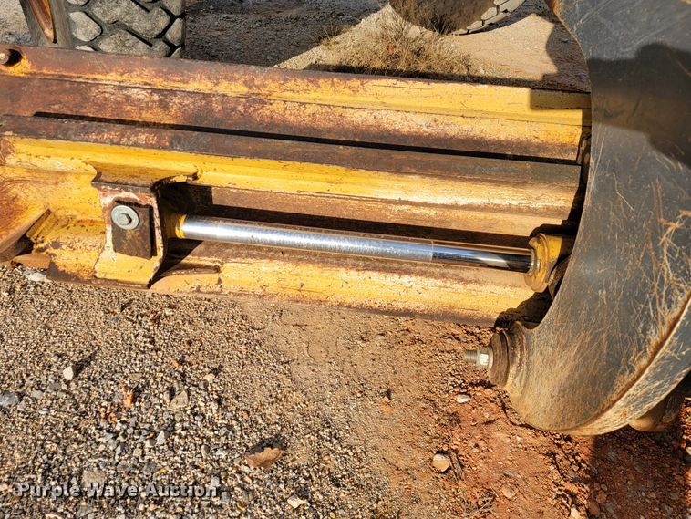 image for item KQ9082 2007 John Deere 670D  motor grader