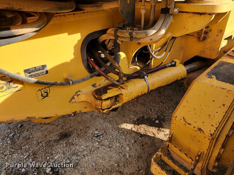 image for item KQ9082 2007 John Deere 670D  motor grader