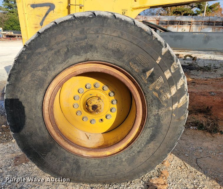 image for item KQ9082 2007 John Deere 670D  motor grader