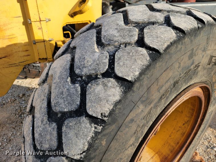 image for item KQ9082 2007 John Deere 670D  motor grader