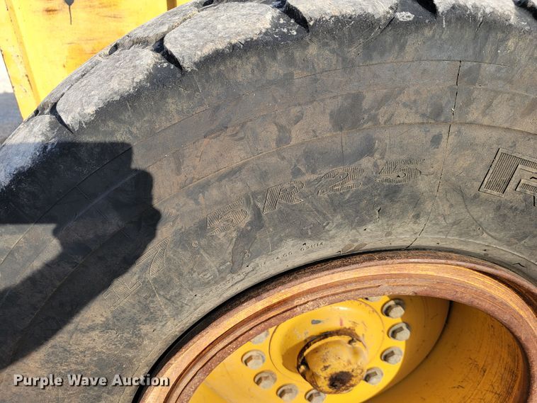 image for item KQ9082 2007 John Deere 670D  motor grader