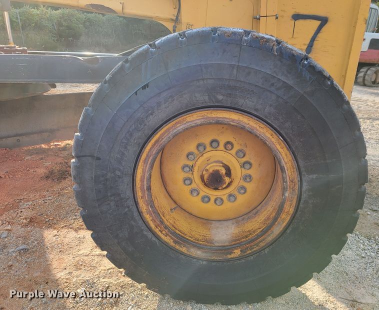 image for item KQ9082 2007 John Deere 670D  motor grader