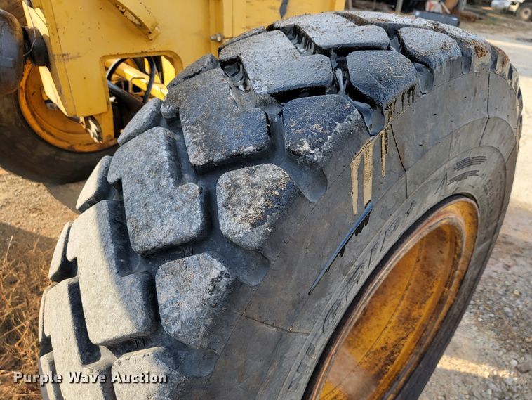 image for item KQ9082 2007 John Deere 670D  motor grader