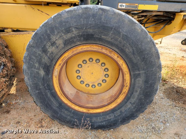 image for item KQ9082 2007 John Deere 670D  motor grader