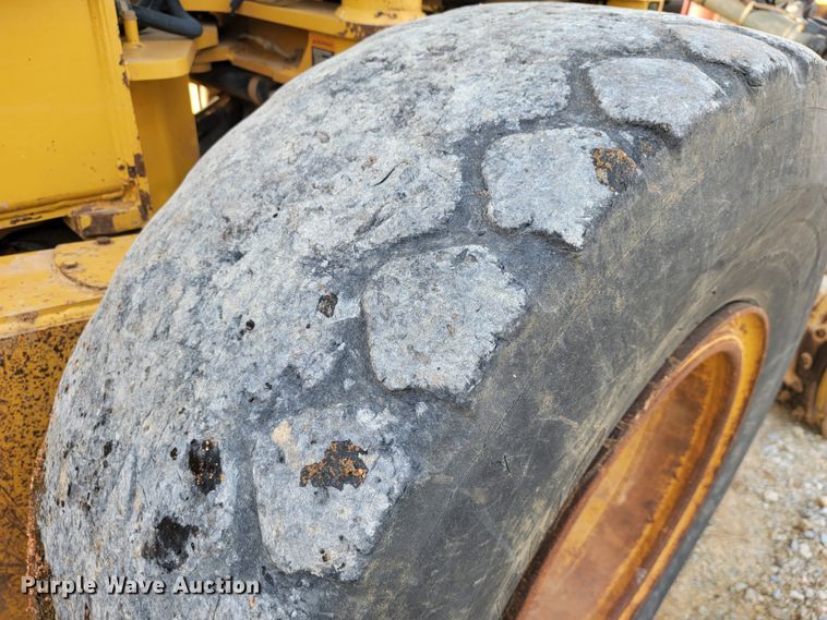 image for item KQ9082 2007 John Deere 670D  motor grader