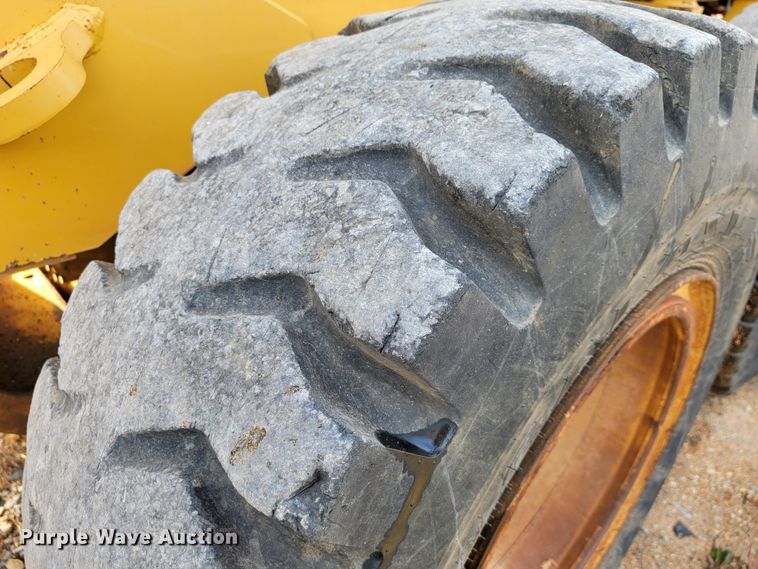 image for item KQ9082 2007 John Deere 670D  motor grader