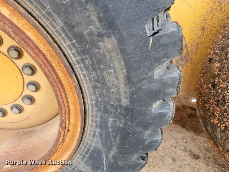 image for item KQ9082 2007 John Deere 670D  motor grader