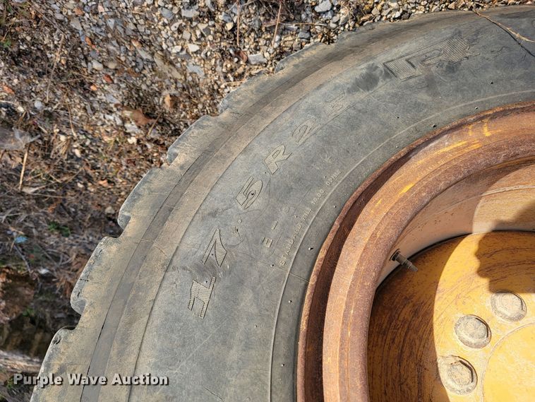 image for item KQ9082 2007 John Deere 670D  motor grader