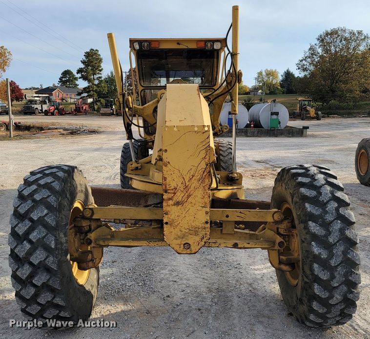 image for item KQ9083 2002 Caterpillar 140H  motor grader