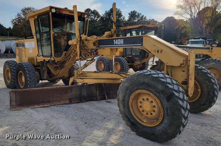 image for item KQ9083 2002 Caterpillar 140H  motor grader