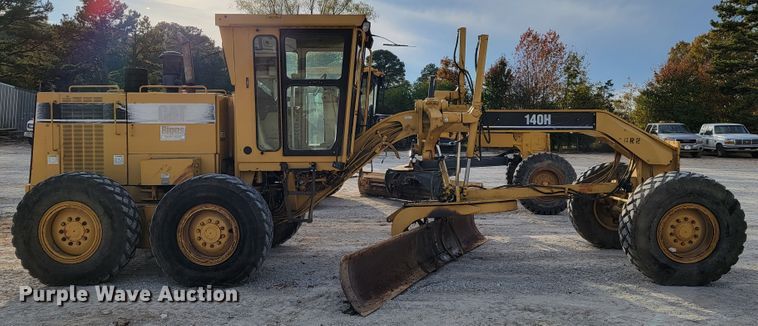 image for item KQ9083 2002 Caterpillar 140H  motor grader