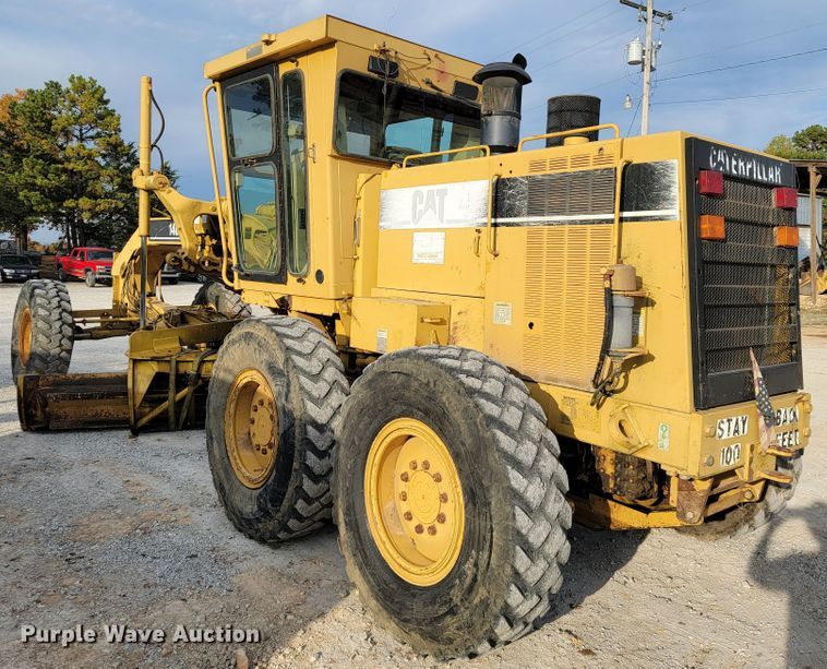 image for item KQ9083 2002 Caterpillar 140H  motor grader