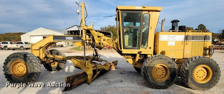 image for item KQ9083 2002 Caterpillar 140H  motor grader
