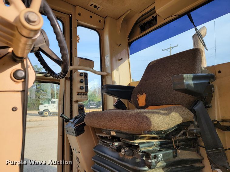 image for item KQ9083 2002 Caterpillar 140H  motor grader