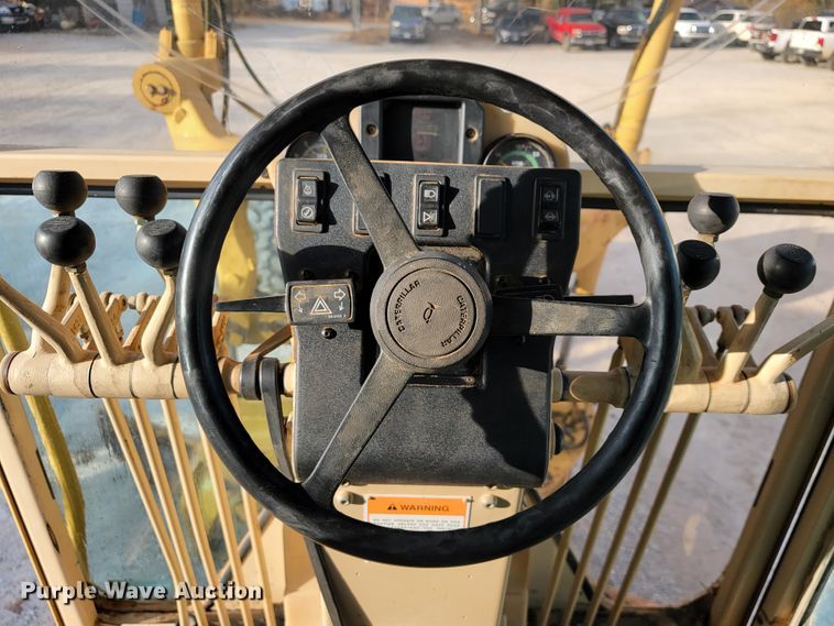 image for item KQ9083 2002 Caterpillar 140H  motor grader