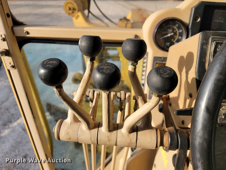 image for item KQ9083 2002 Caterpillar 140H  motor grader