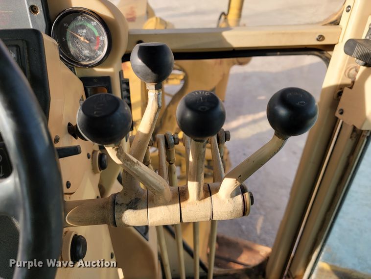 image for item KQ9083 2002 Caterpillar 140H  motor grader