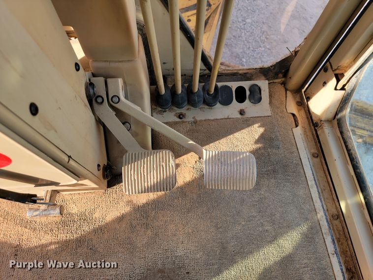 image for item KQ9083 2002 Caterpillar 140H  motor grader