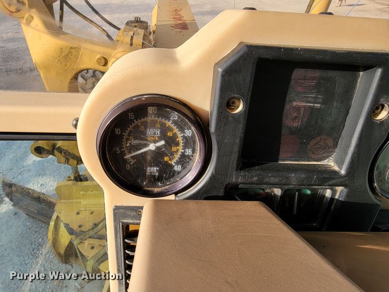 image for item KQ9083 2002 Caterpillar 140H  motor grader