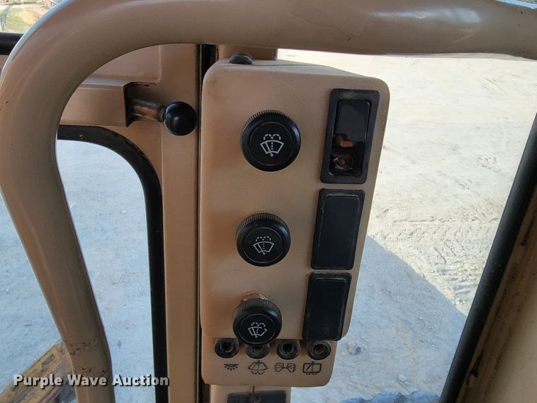 image for item KQ9083 2002 Caterpillar 140H  motor grader