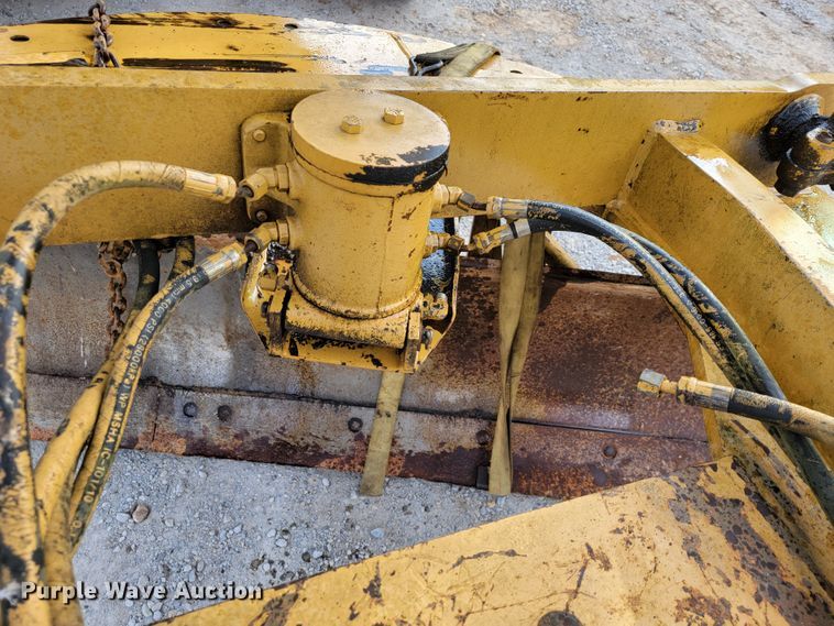 image for item KQ9083 2002 Caterpillar 140H  motor grader