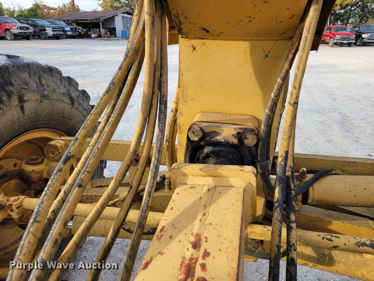 image for item KQ9083 2002 Caterpillar 140H  motor grader