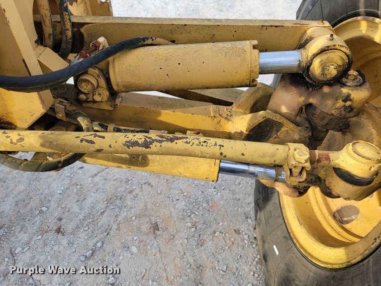image for item KQ9083 2002 Caterpillar 140H  motor grader