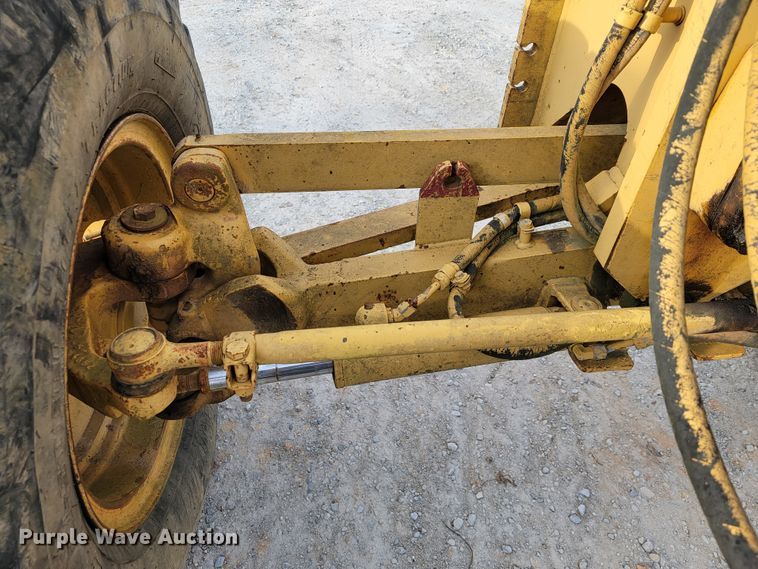 image for item KQ9083 2002 Caterpillar 140H  motor grader