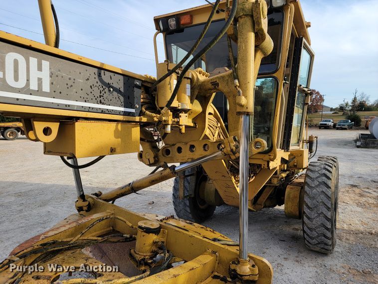 image for item KQ9083 2002 Caterpillar 140H  motor grader