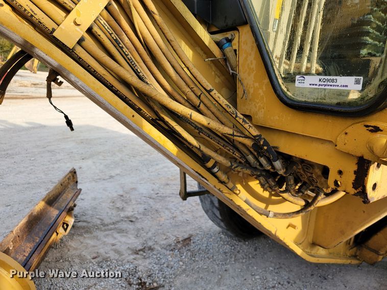 image for item KQ9083 2002 Caterpillar 140H  motor grader
