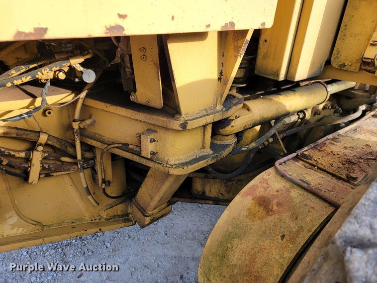 image for item KQ9083 2002 Caterpillar 140H  motor grader