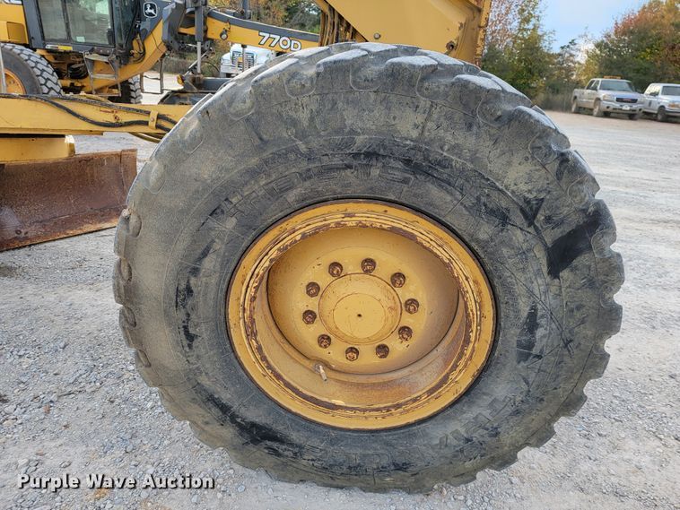 image for item KQ9083 2002 Caterpillar 140H  motor grader