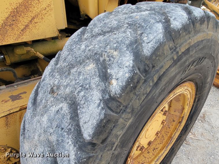 image for item KQ9083 2002 Caterpillar 140H  motor grader