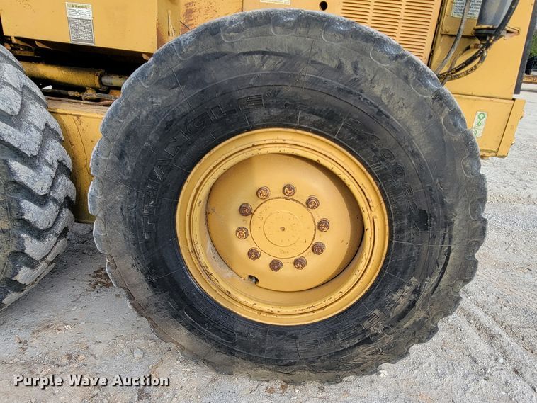 image for item KQ9083 2002 Caterpillar 140H  motor grader