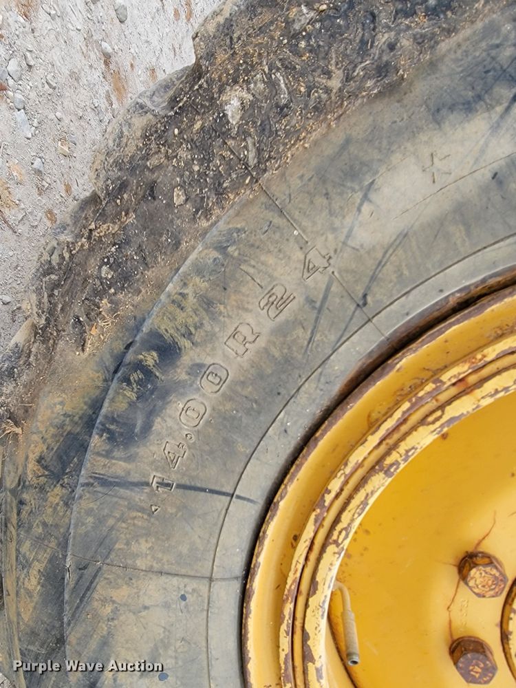 image for item KQ9083 2002 Caterpillar 140H  motor grader