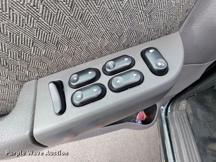 image for item KQ9097 2004 Ford Explorer  SUV