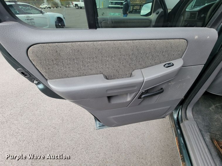 image for item KQ9097 2004 Ford Explorer  SUV