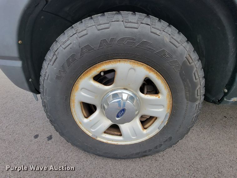 image for item KQ9097 2004 Ford Explorer  SUV