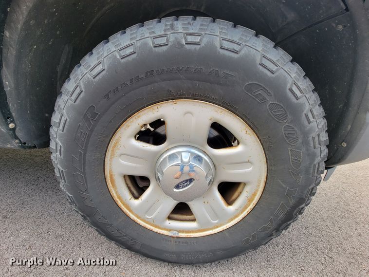 image for item KQ9097 2004 Ford Explorer  SUV