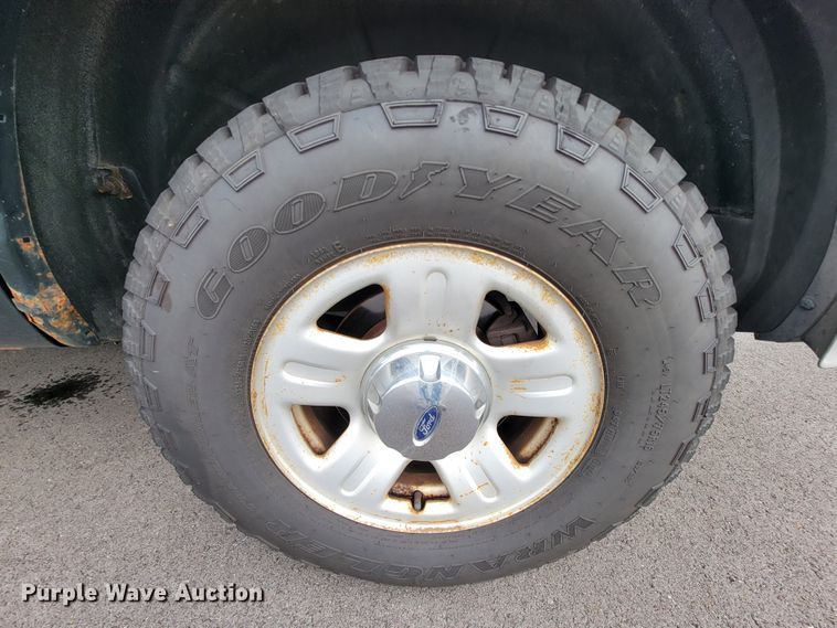 image for item KQ9097 2004 Ford Explorer  SUV