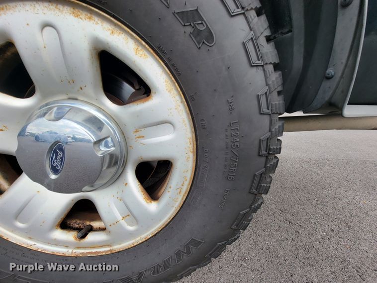 image for item KQ9097 2004 Ford Explorer  SUV