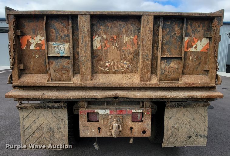 image for item KQ9099 2002 Ford F650  dump truck