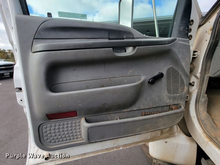 image for item KQ9099 2002 Ford F650  dump truck