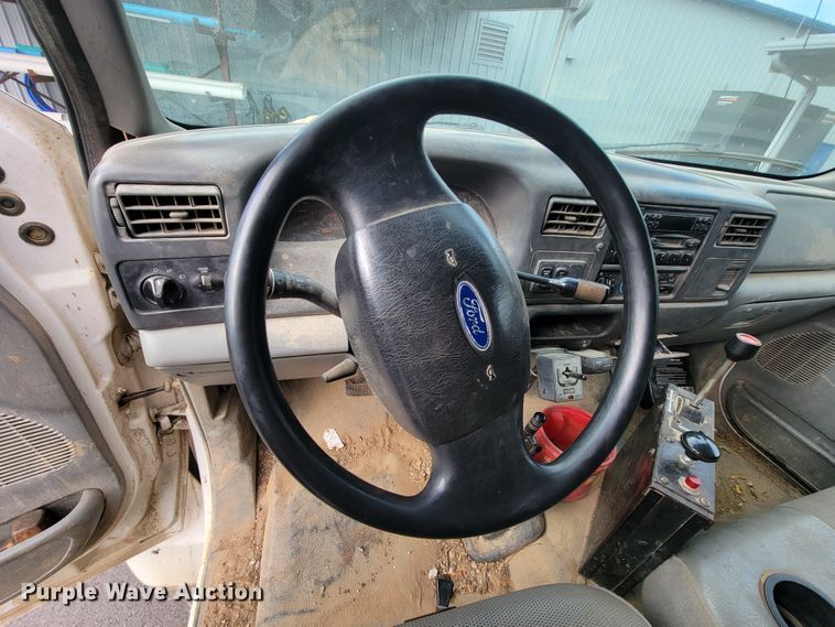 image for item KQ9099 2002 Ford F650  dump truck