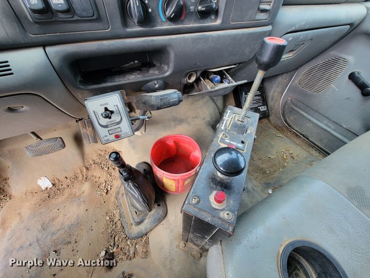 image for item KQ9099 2002 Ford F650  dump truck