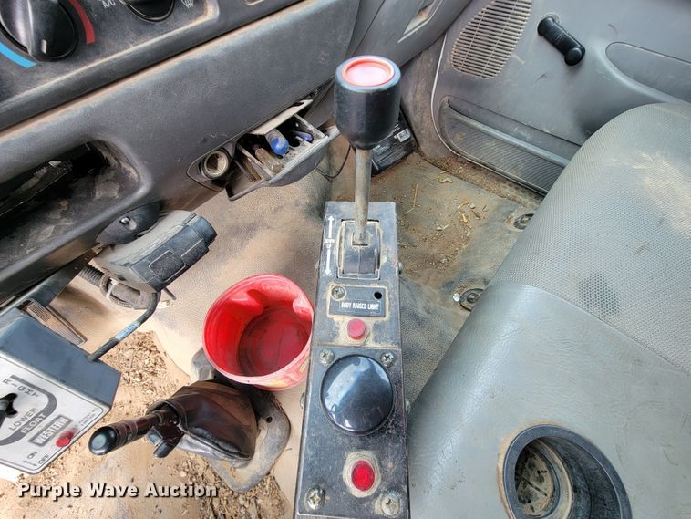 image for item KQ9099 2002 Ford F650  dump truck